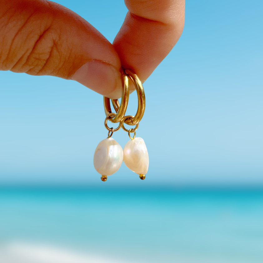Freshwater pearl golden earrings
